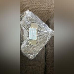 This is a shower caddy i cant use it my shower dosent have corners its rounded.